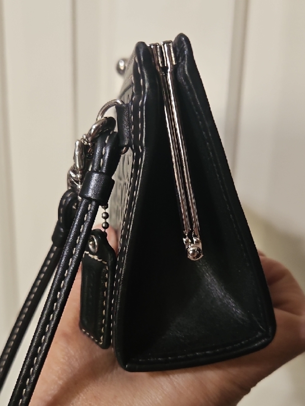 Coach NWOT Y2K Black Embossed Signature Leather Kisslock Wristlet Clutch - Picture 7 of 10